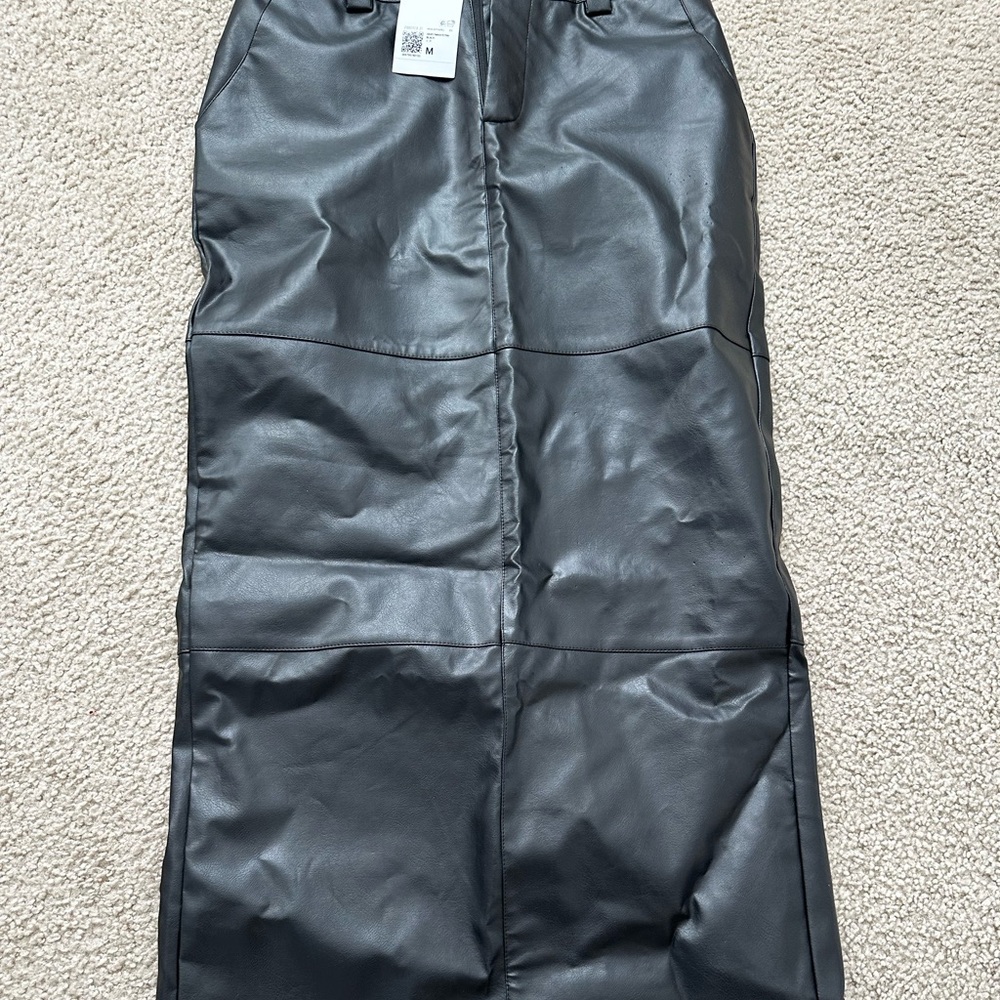 Faux leathered skirt